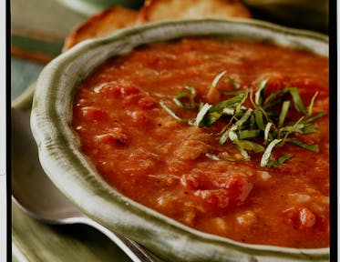 Soupe aux tomates et aux croûtons grillés