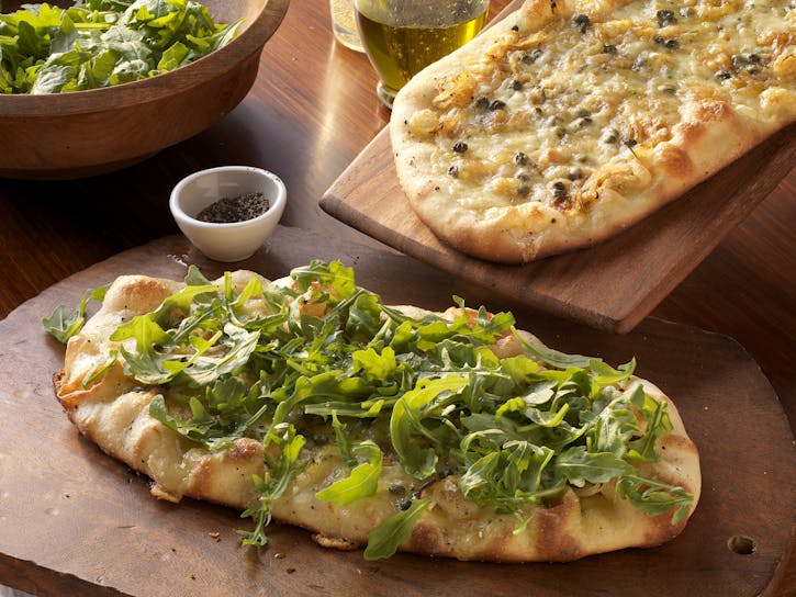 Pala Pizza on X: ¿Conoces nuestra Pizzadilla? Una combinación de quesos,  mozzarella y cheddar, pollo arrachera, salsa BBQ y perejil, convierten a  nuestro Pizzadilla en la mejor opción para la semana. ☎️