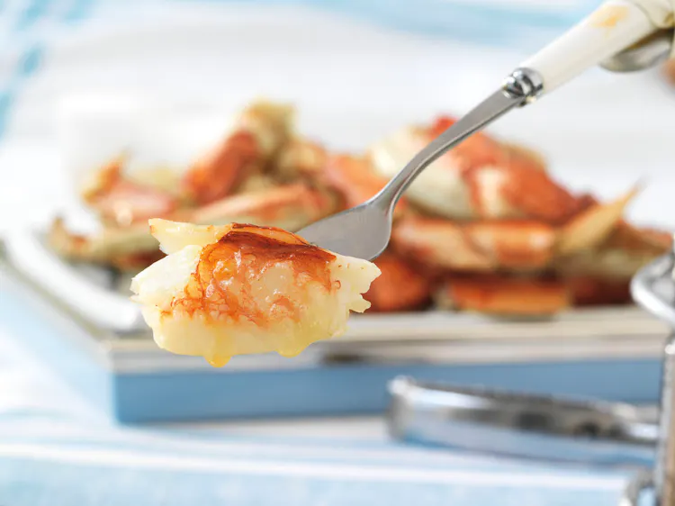 Dungeness Crabs with White Wine-Garlic Butter | Seafood Recipes | Weber Grills