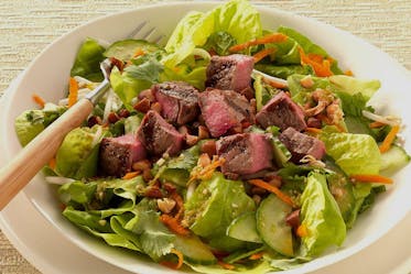 Salade chaude de steak de faux-filet
