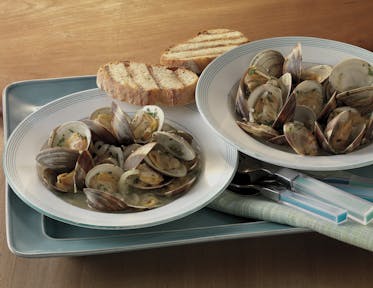 White Wine and Garlic Steamed Clams