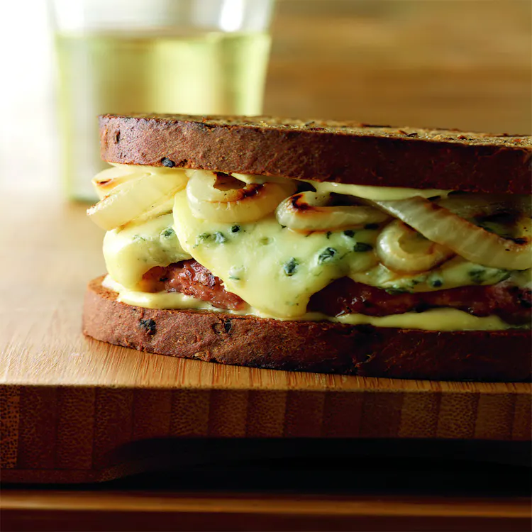 Blue Cheese Chicken Patty Melts with Grilled Onions | Poultry Recipes