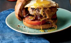 20171005160733 Bacon And Egg Burgers With Cheddar 960