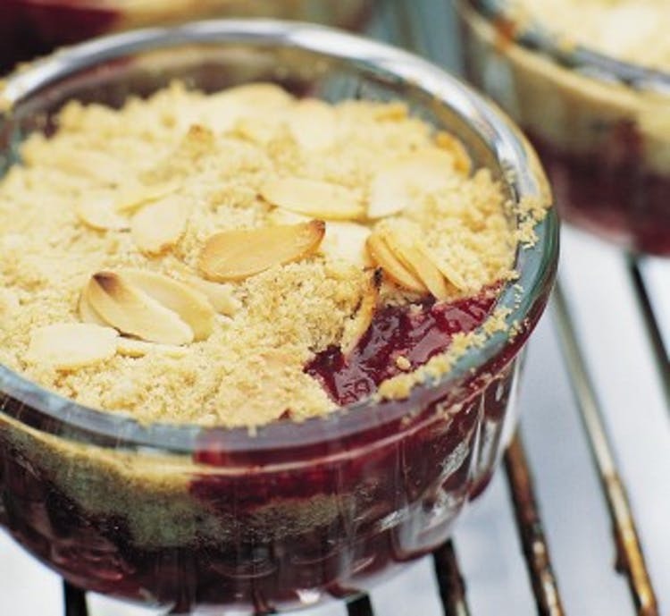 Apple Raspberry Crumble With Custard Or Crè Me Fraî Che