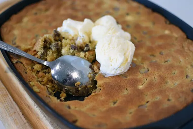 Giant Chocolate Chip Cookie | Desserts Recipes | Weber BBQ