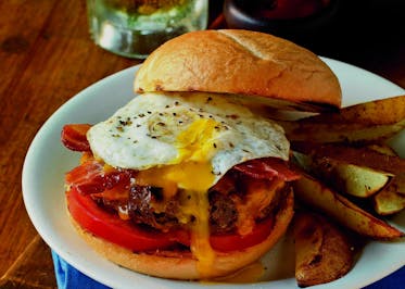 Bacon and egg beef burgers 