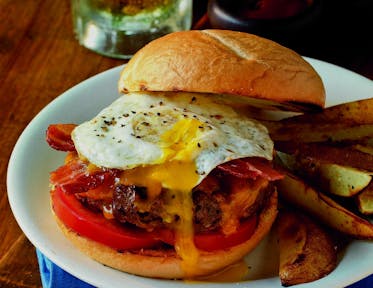 Bacon and egg beef burgers 