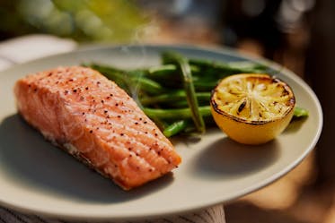 Grilled Salmon and Steamed Green Beans