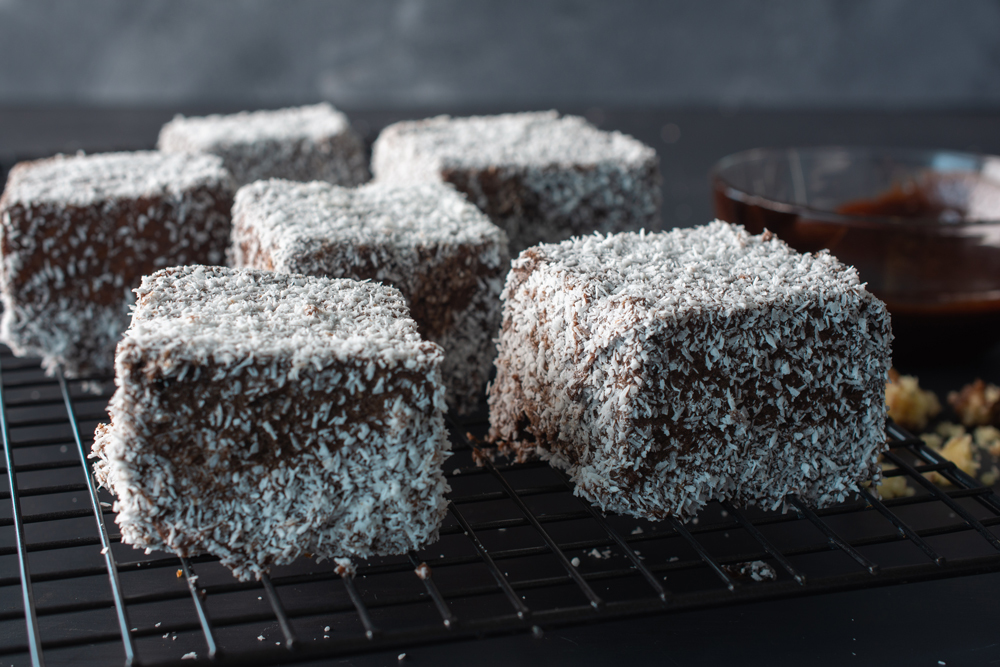 Čupavci / Lamingtons - The Balkan Hostess