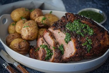 Pepper-Crusted Roast Beef with Gremolata
