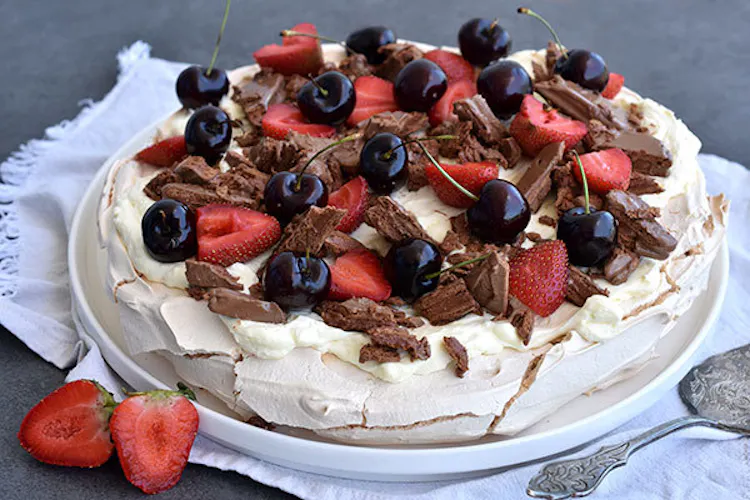 Weber's Pavlova | Desserts Recipes | Weber BBQ