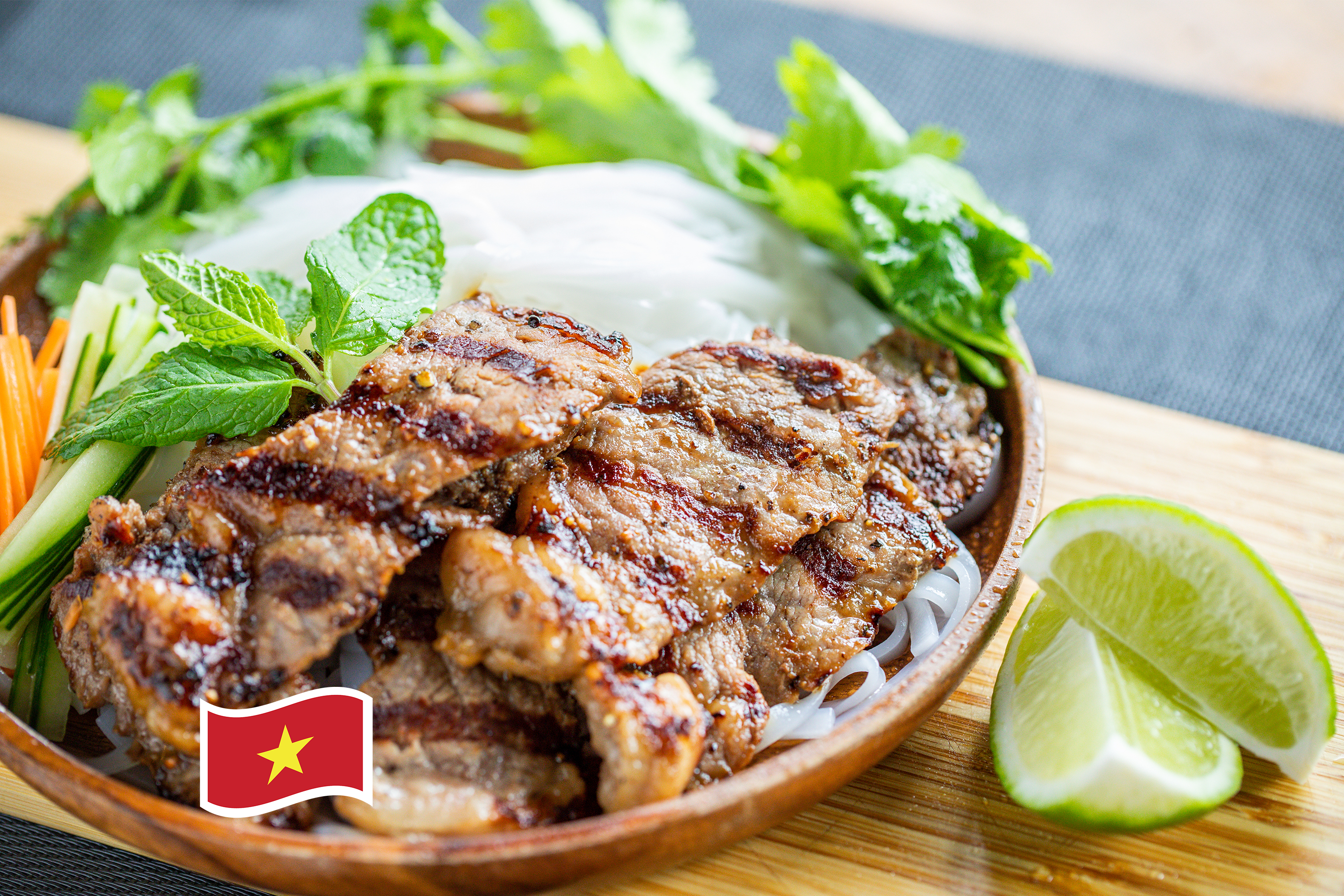 ライスヌードル ステーキのせ