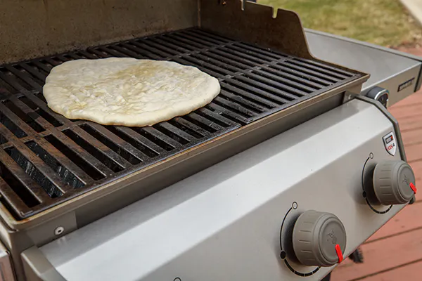 9 Steps To Grilling A Pizza | Tips & Techniques | Weber Grills